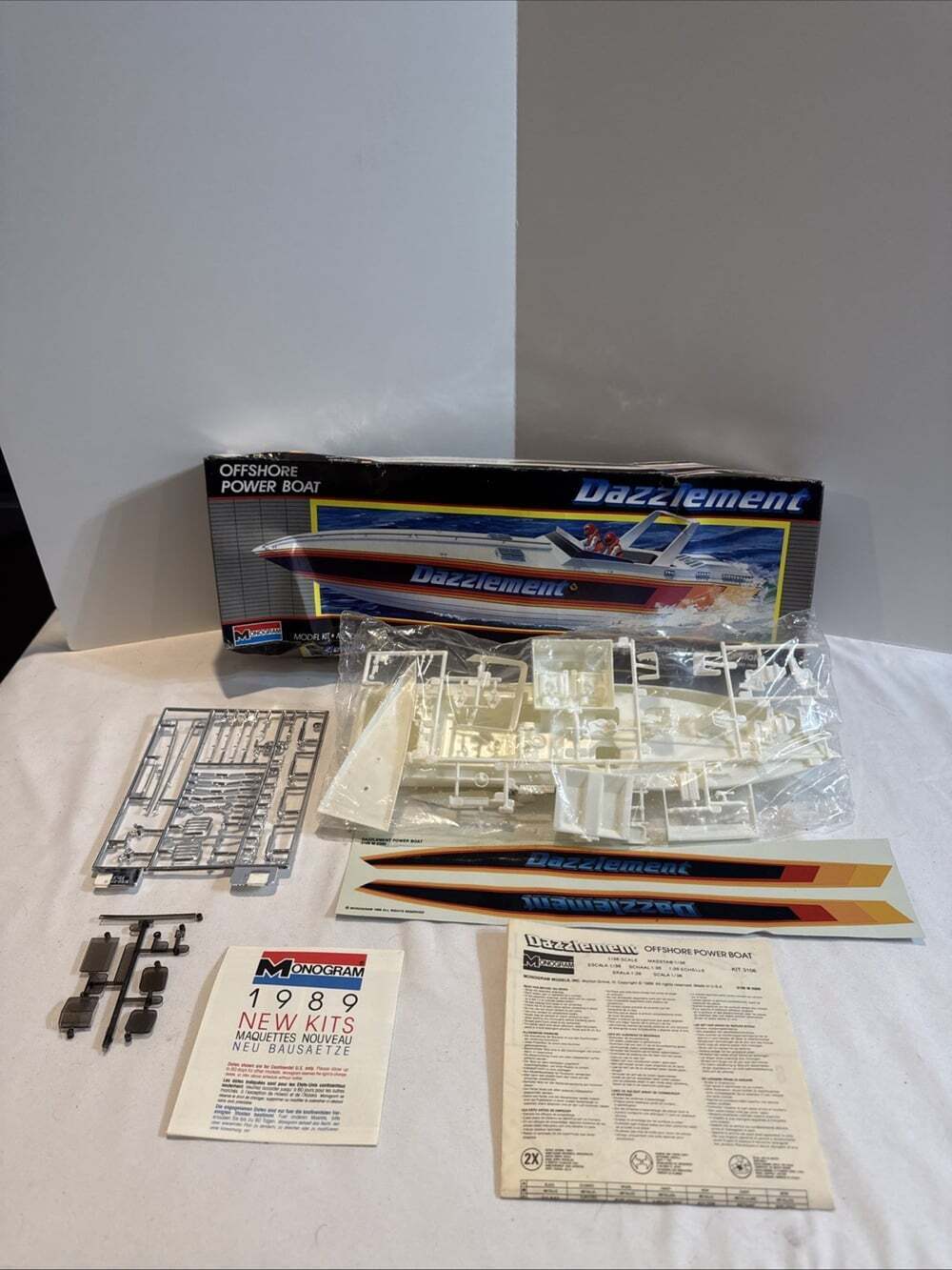 Vintage Monogram Dazzlement Offshore Power Boat Plastic Model Kit Open Box